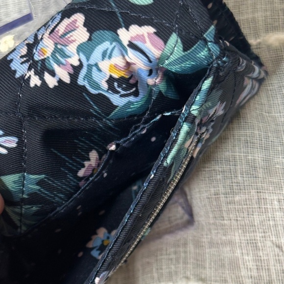 Vera Bradley Navy Garden Design RFID Riley Compact Wallet Designer NWOT - Picture 6 of 16